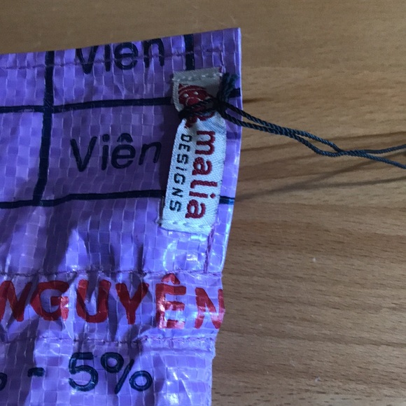 Fair Trade Handmade recycled feedback purple wine bottle holder - Picture 4 of 6